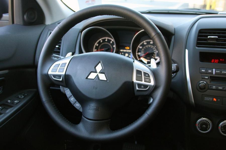  Mitsubishi Outlander Sport 2011 года  (фото 28 из 49)